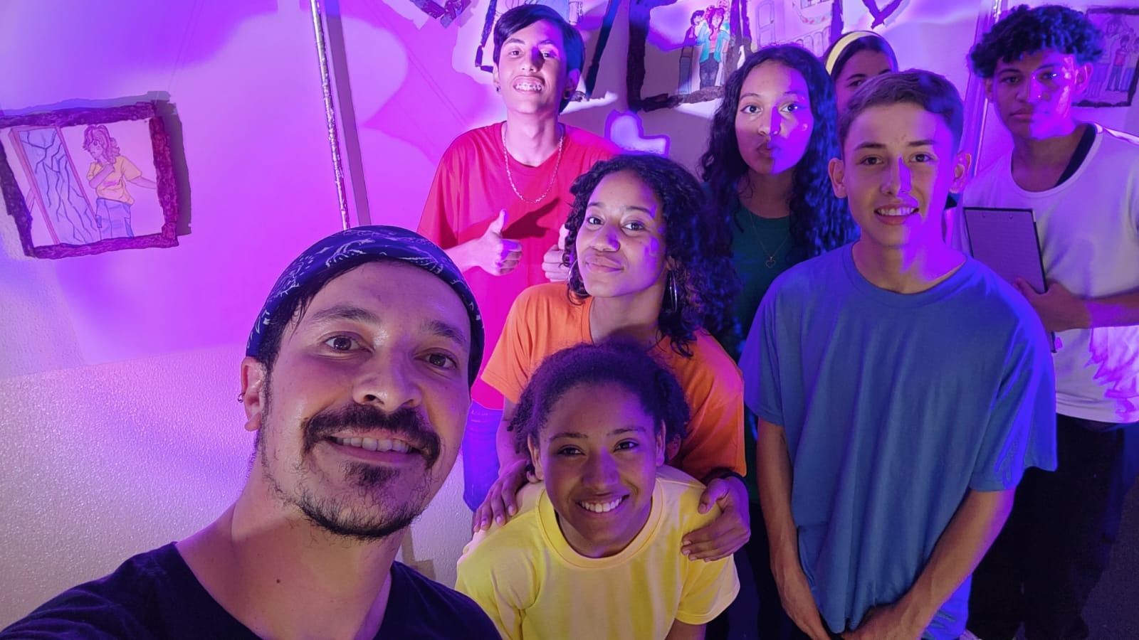 Alunos do Projeto Crescer apresentam peça teatral em homenagem ao Setembro Amarelo.