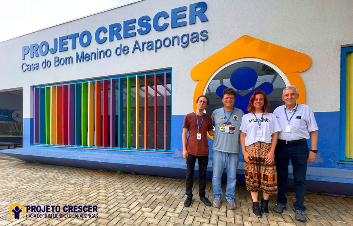 Projeto Crescer recebe visita e apresentação do maestro/violinista Roney Marczak