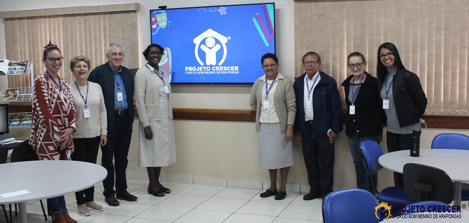 Visita Ir. Yolanda vice Provincial da Congregação  Ir. Madalena Responsável pelo Asilo de Xavantes, Sra Júlia Horvatich e Pe. Salvador Ramos Nogueira.