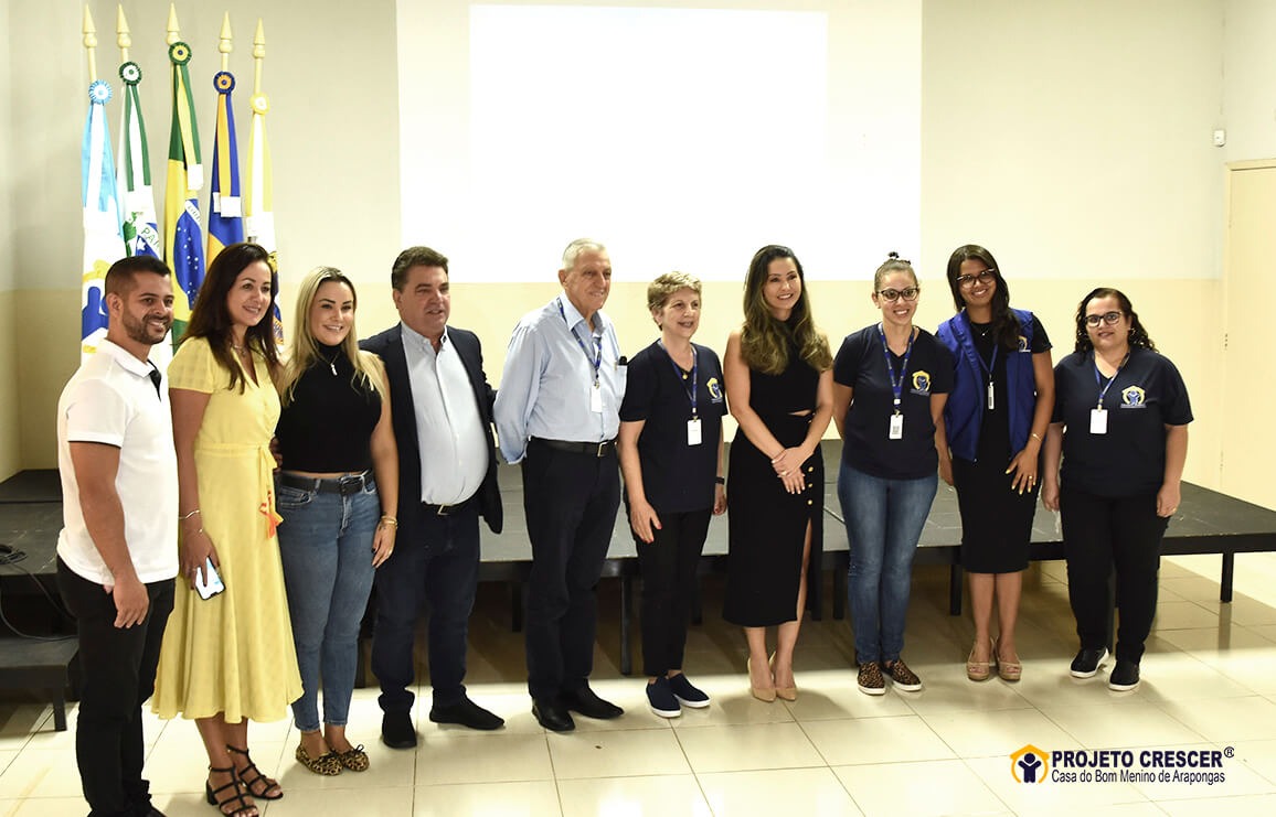 Prefeito e Luciana Massa fazem visita ao Projeto Crescer