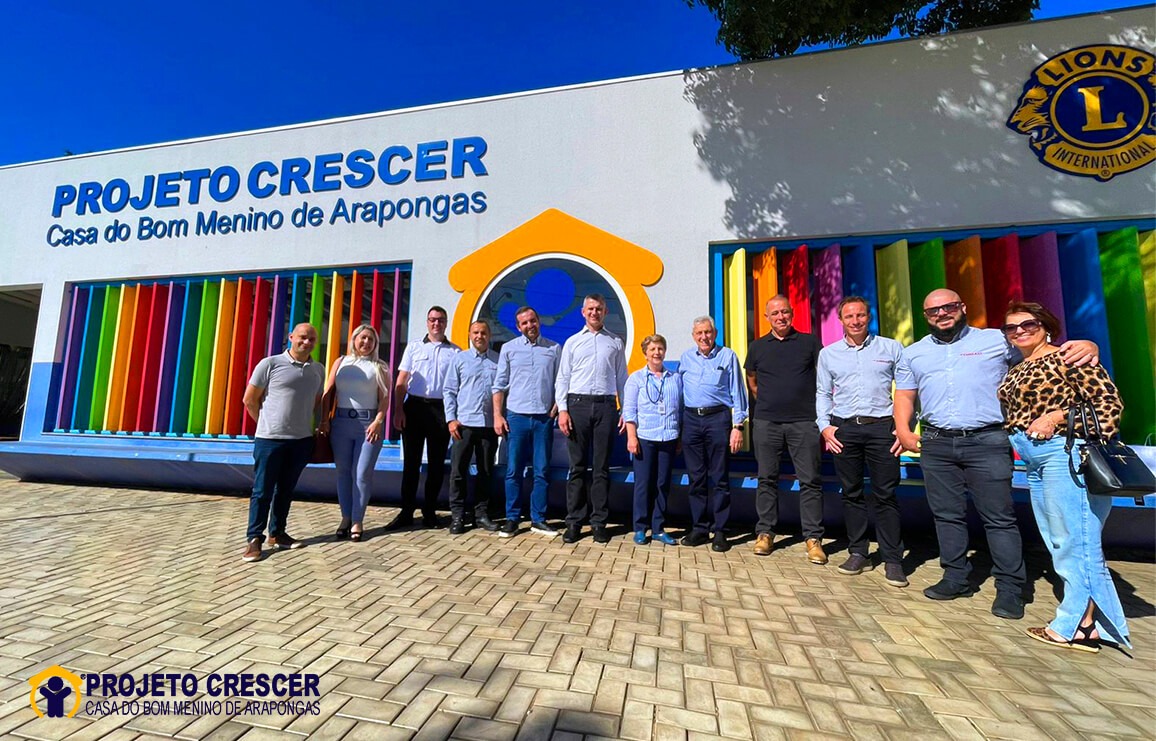 Projeto Crescer recebe a visita de membros da empresa Embrast