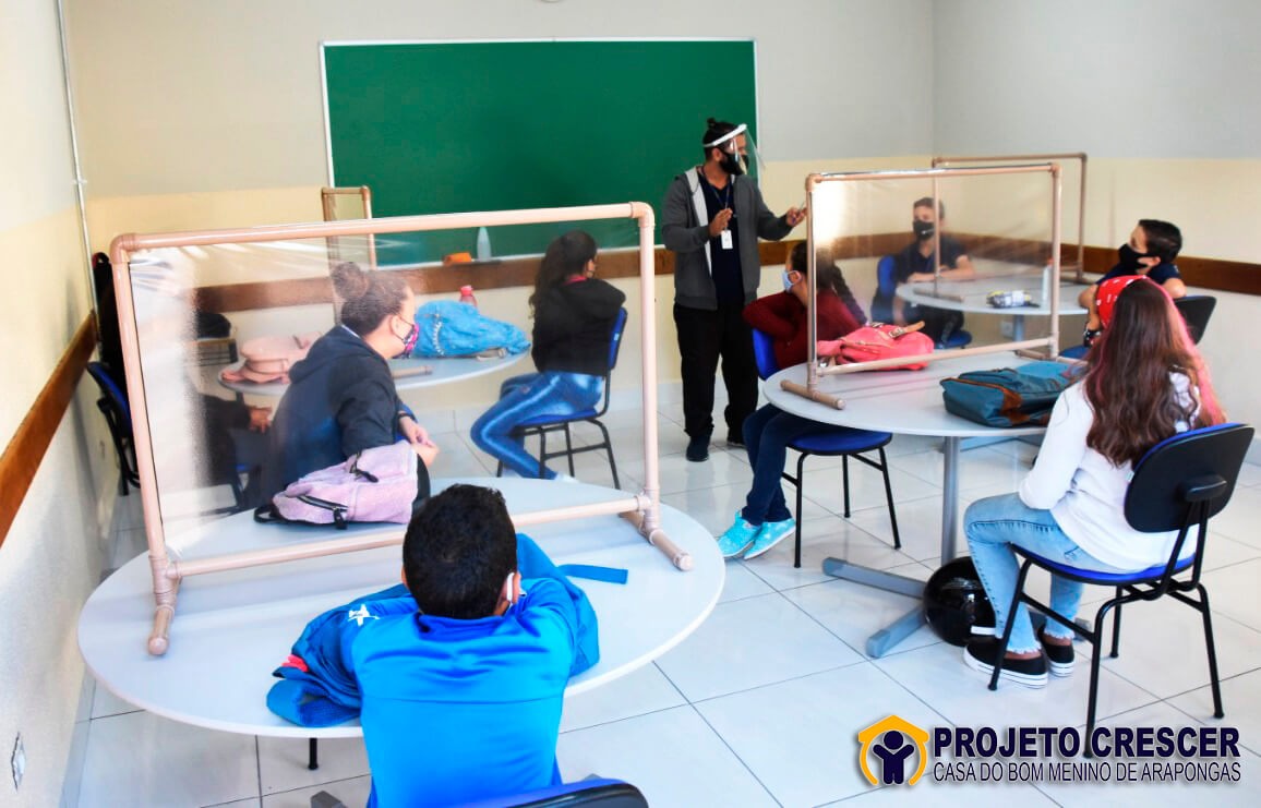 Projeto Crescer retoma aulas presenciais no modelo híbrido